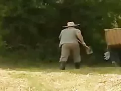 Ocko hra s dievčaťom