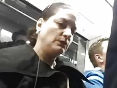 Zrelá dáma má rád hrče. ona nemôže vynadívať