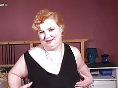 Veľký amatérsky babička s obľúbenú hračku čierna